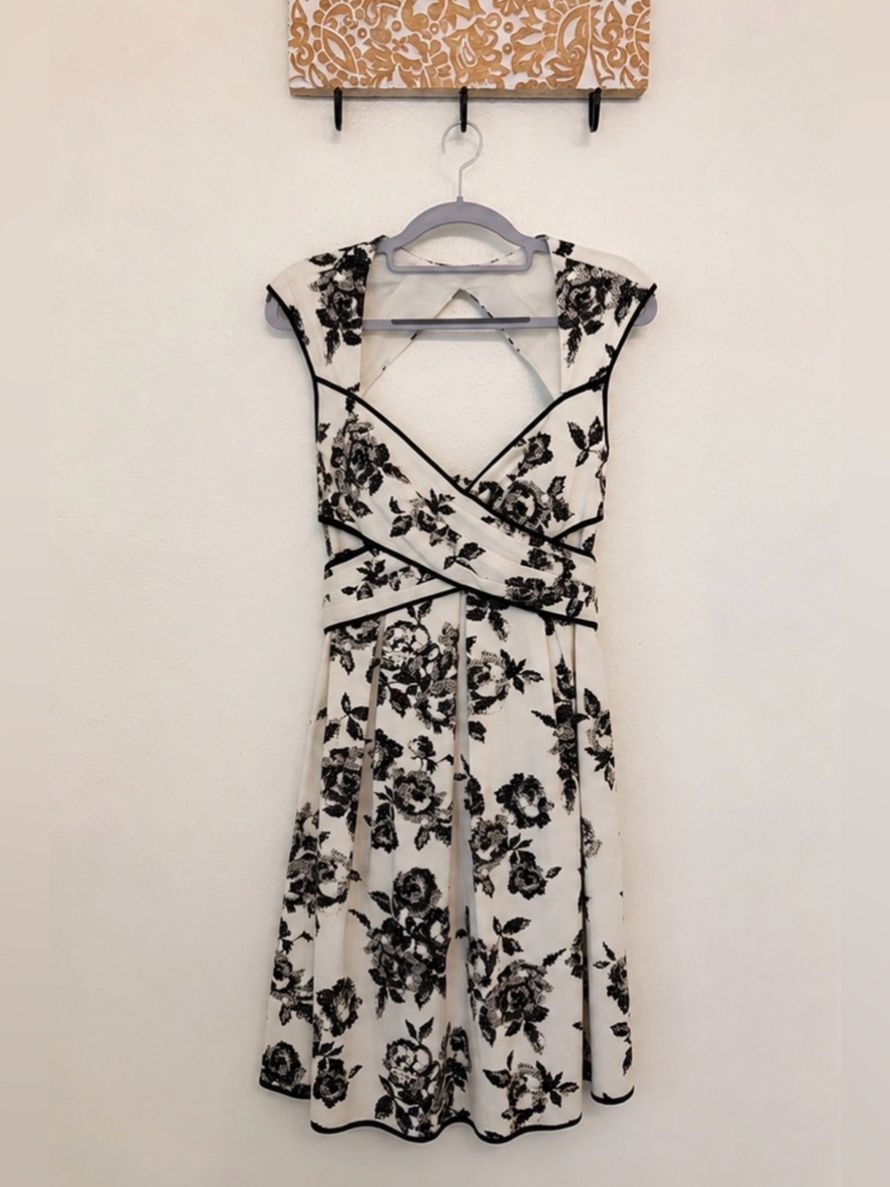 Jessica Simpson Black & White Floral Cross-Front A-Line Dress - Size 6
